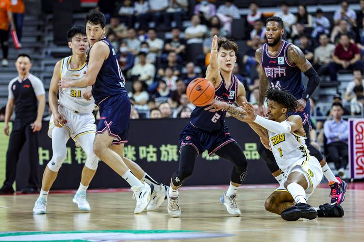 B体育app:深圳队与广厦队的激烈对抗赛后点评,cba深圳对广厦