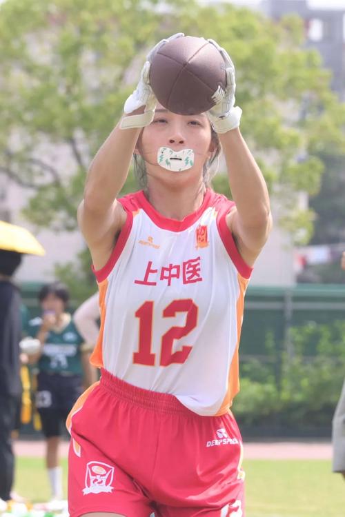 B体育app:橄榄球赛场上的意外受伤,球员如何康复?,橄榄球撞伤