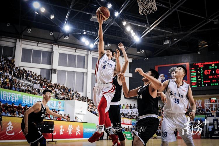 B体育观点：广东宏远大胜四川蓝鲸，易建联再创个人纪录，广东宏远队易建联简介