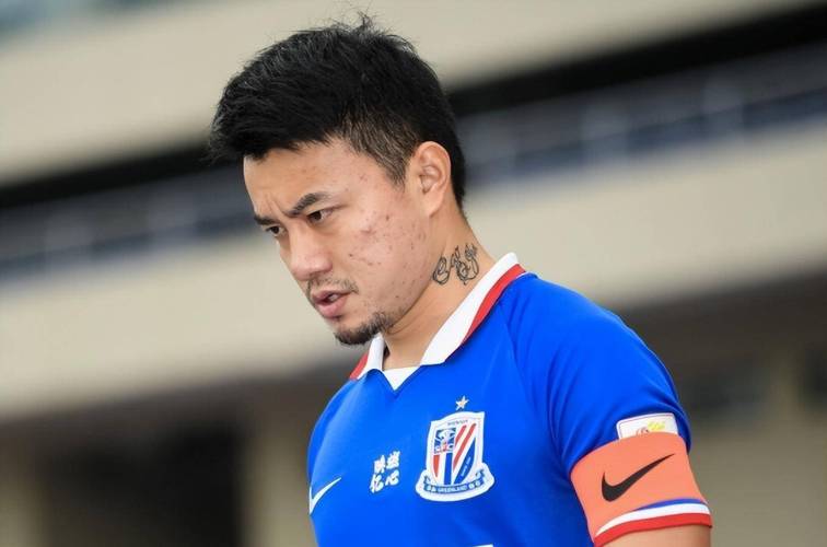 B体育app:上海队主帅战术调整初见成效,上海主帅_落后18分时没有放弃 听从助教