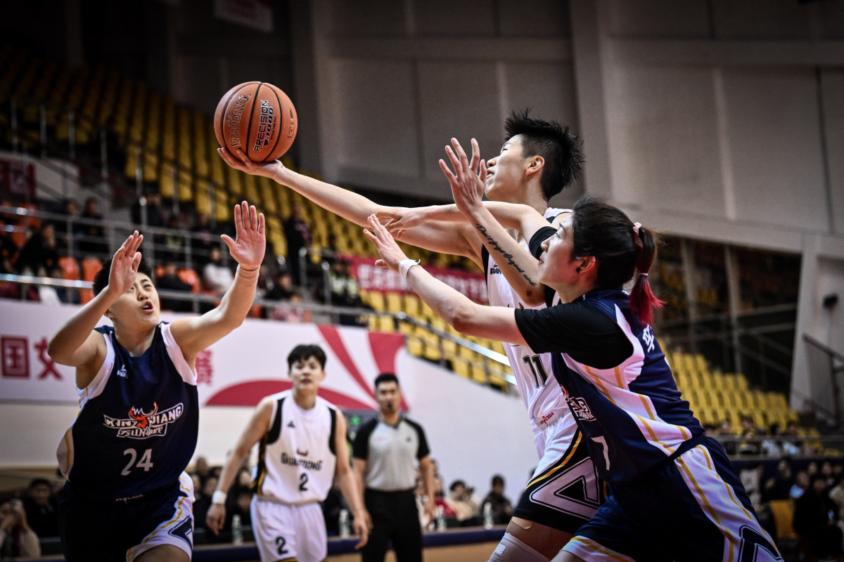 B体育如何通过视频剪辑和多角度回放展示CBA比赛的精彩瞬间,cba 视频回放