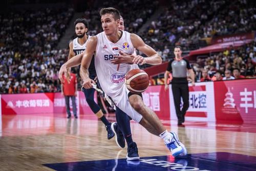 B体育分析工具使用:如何通过B体育app获取实时数据,帮助您在篮球世界杯中做出明智决策?