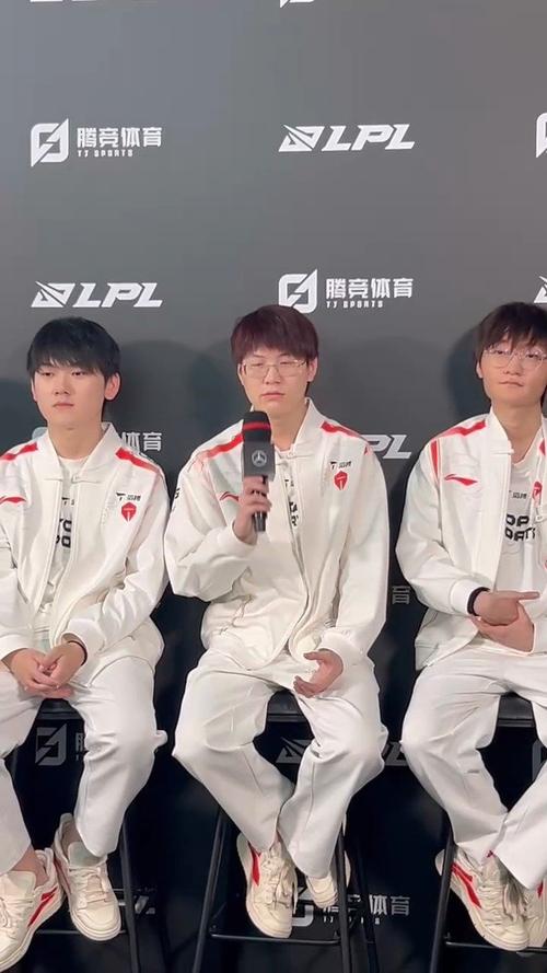 B体育平台介绍：LPL赛季中的明星选手与战队分析，如何通过B体育app锁定热门赛事？