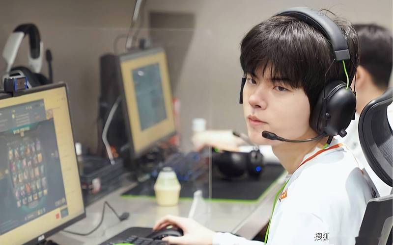 B体育电竞比赛分析:LPL战队的优劣对比,如何通过B体育app选择最具获胜概率的队伍?