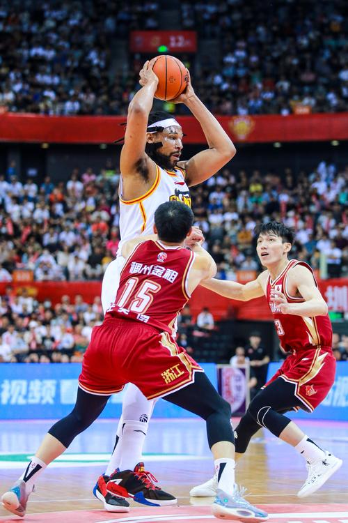 利用B体育app的多屏互动功能,带来前所未有的CBA观赛新体验,b0b赛事体育