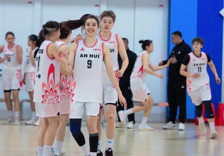 B体育平台赛事回顾:2024篮球世界杯的顶尖对决,哪些比赛值得每一位球迷关注?