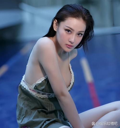 张馨予足球宝贝图片,张馨予足球宝宝贝的